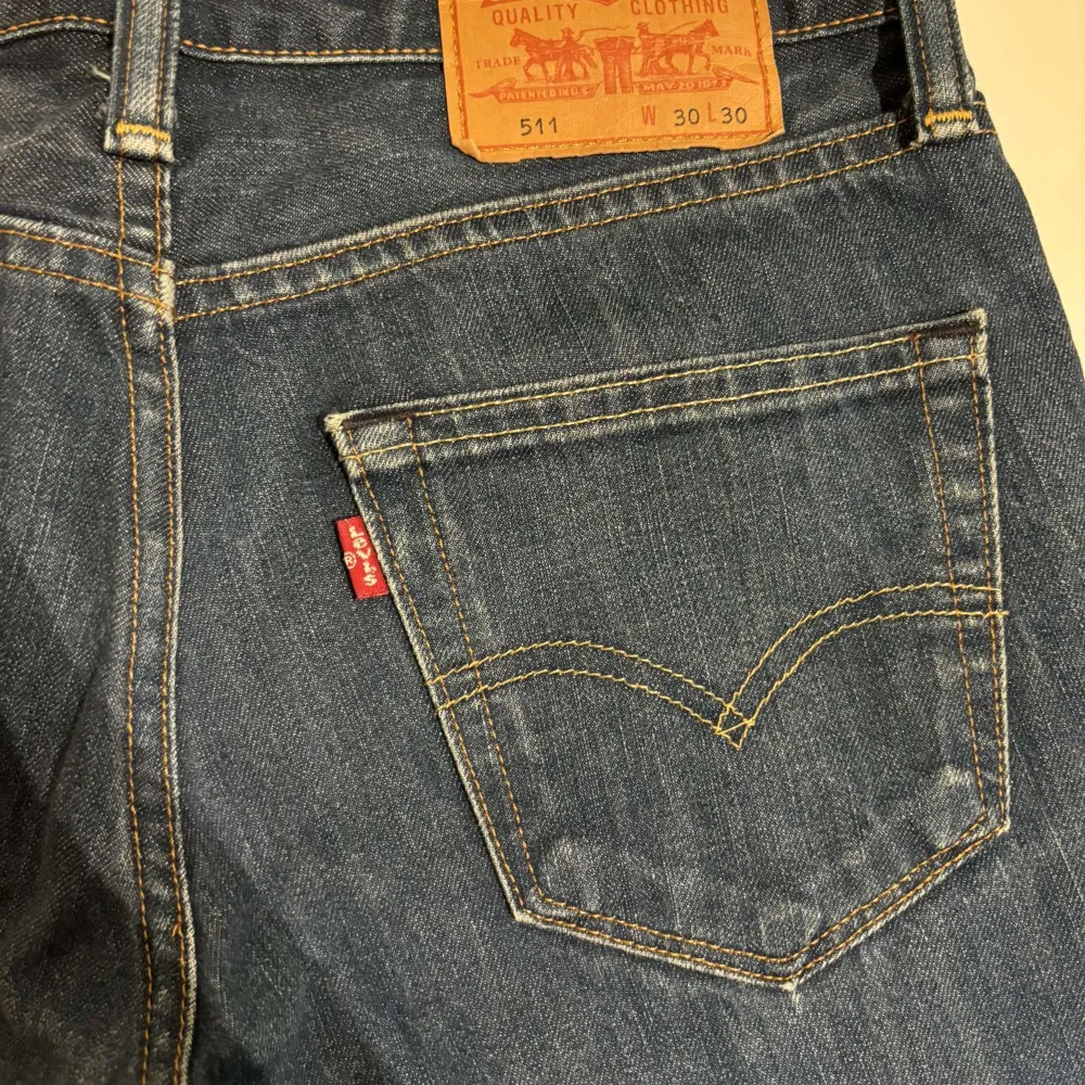 Super fina helt nya Levis jeans. Säljer för att de var för små och hann inte returnera.  Skriv för frågor. Jeans & Byxor.