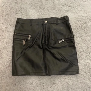 Läder kjol - Miniskirt Bekväm Inga riktiga fickor Väldigt sällan använd