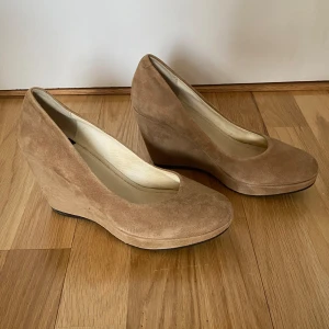 Vagabond klackar  - Vagabond klackar i beige sammet🤩 Nyskick!! 