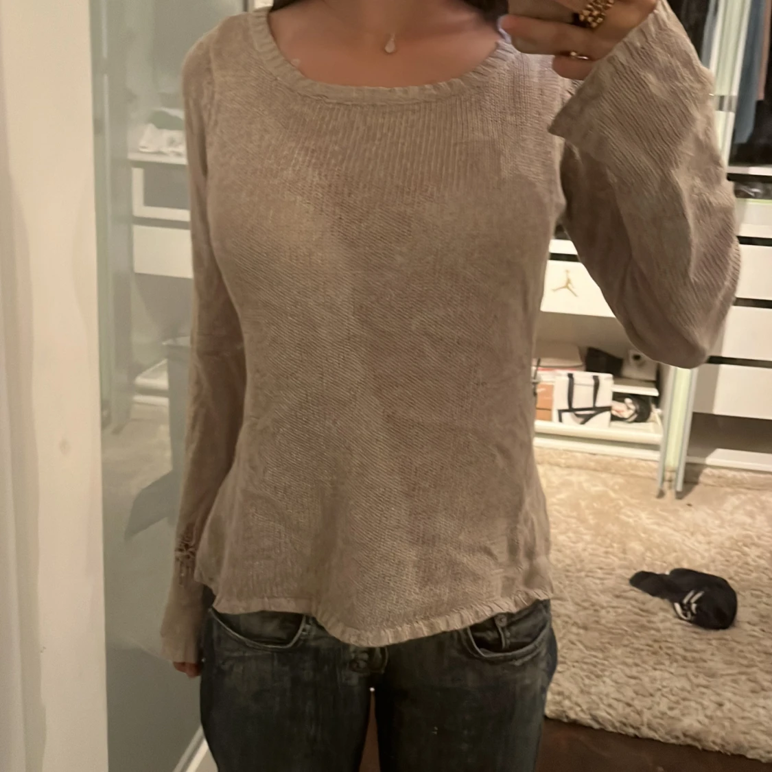 Fin stickad tröja i beige 