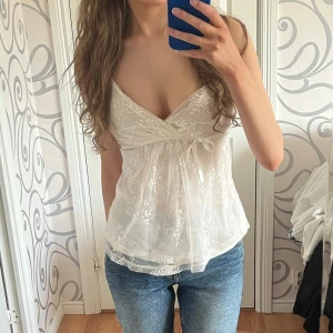 Linne - Super gulligt linne , den har inga defekter och är knappt använd! ❤️