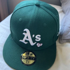 New era keps - Hej säljer kepsen för att jag ska göra lumpen så har inte så stor användning utav den om man säger så😅, inga skavanker eller liknande!👊🏻