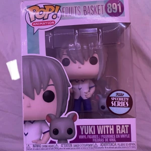 Fruits Basket Funko Pop - säljer min yuki with rat funko pop🫶 originellt köpt för 200kr men säljer för endast 120kr !! lådan har några små defekter men figuren är i fint skick :3  skriv privat för info och fler bilder, priset kan diskuteras💕🫶