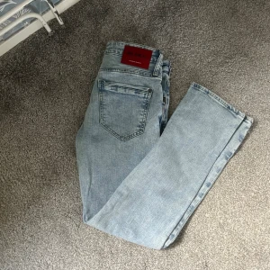 Säljer min Mavi blåa jeans  - Säljer min blåa Mavi jeans  Bra skick  Storleken står på andra bilden