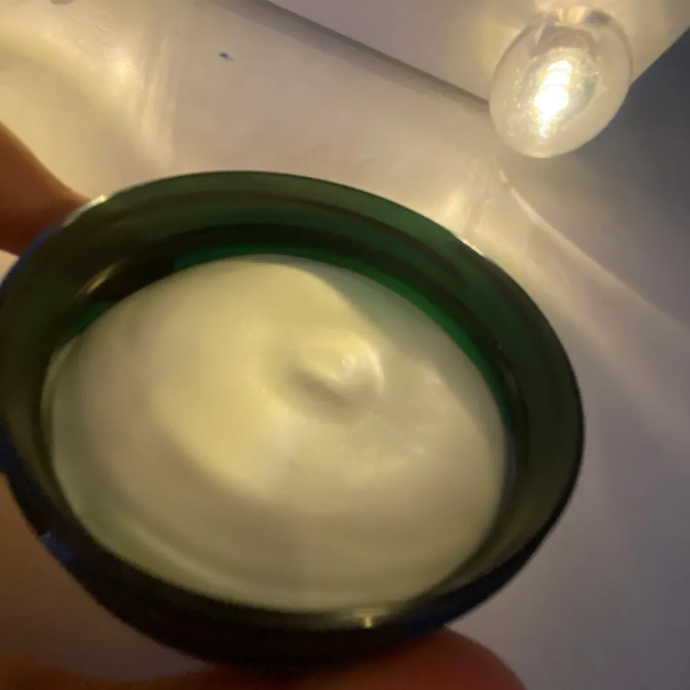 Aldrig använt the body shop body butter och shower créme  avokado . Skönhet.