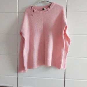 Stickad  - Rosa stickad från hm, fint skick och så fin❤️