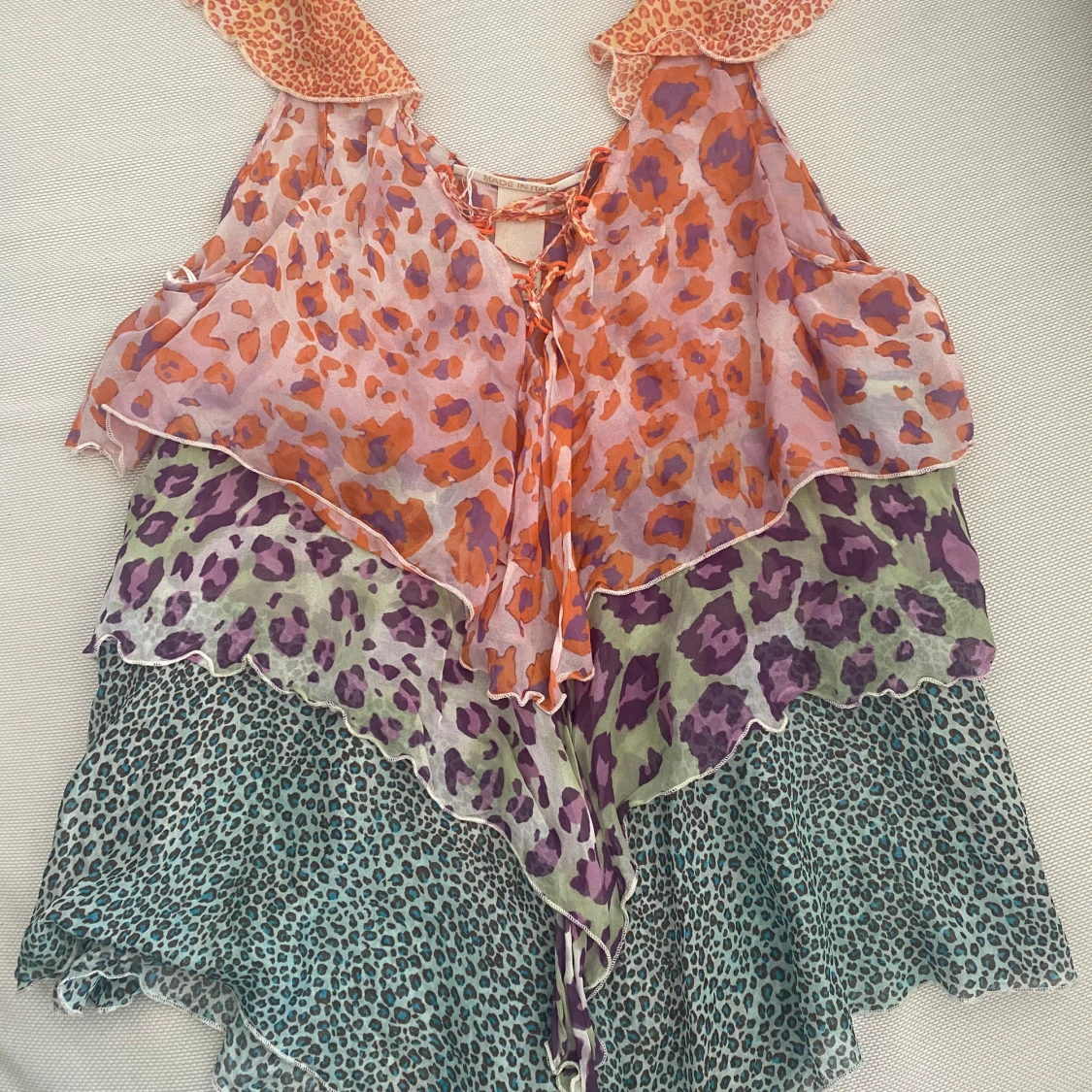 Snygg volangtopp NOLITA - 1