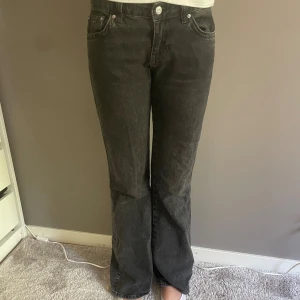 Bootcut jeans  - Säljer dessa fina jeans pågrund av att dom är stora i midjan och kommer inte till användning, har använt några gånger. 