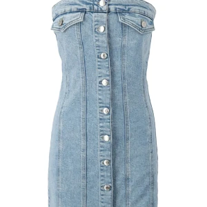 Jeans klänning  - Slutsåld jeansklånnint från Gina! Använd endast en gång! Och är i nyskick ! Nypris 599 