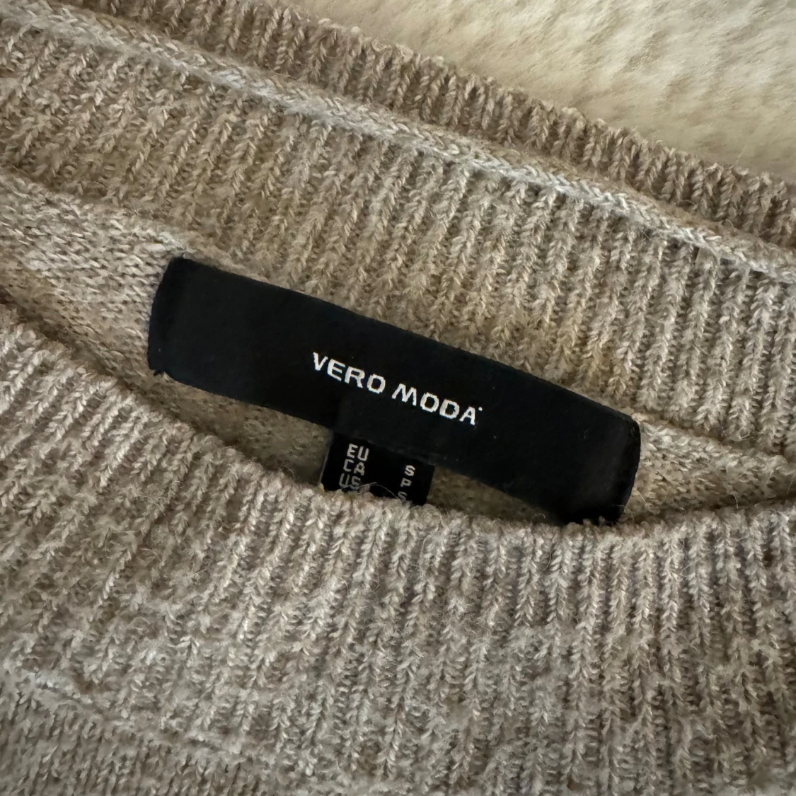 Stickad beige tröja - 91