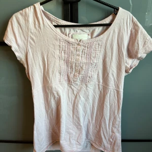 Ljusrosa blus - Söt blus jag hitta på secondhand, aldrig använd!