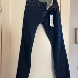 Levi’s jeans mörkblå  - Levis 511 oanvända.