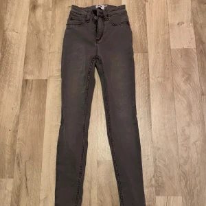 Skinny jeans - Högmidjade skinny jeans från lager 157. 