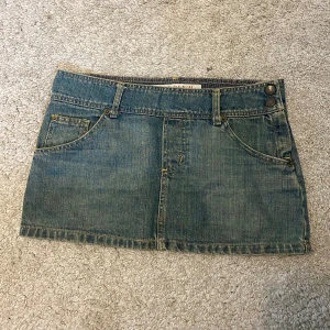 Jeanskjol  - Så snygg jeanskjol i mycket bra skick! 