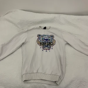 Kenzo Tröja - Säljer kenzo tröja. Använd i gott skick. Storlek M. Pris kan diskuteras.