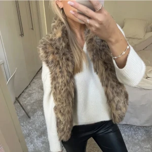 Pälsväst - Supersnygg pälsväst💕