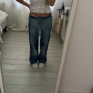 Så snygga jeans från dolce gabbana ✨midja 38, innerbensmått 70 cm❤️