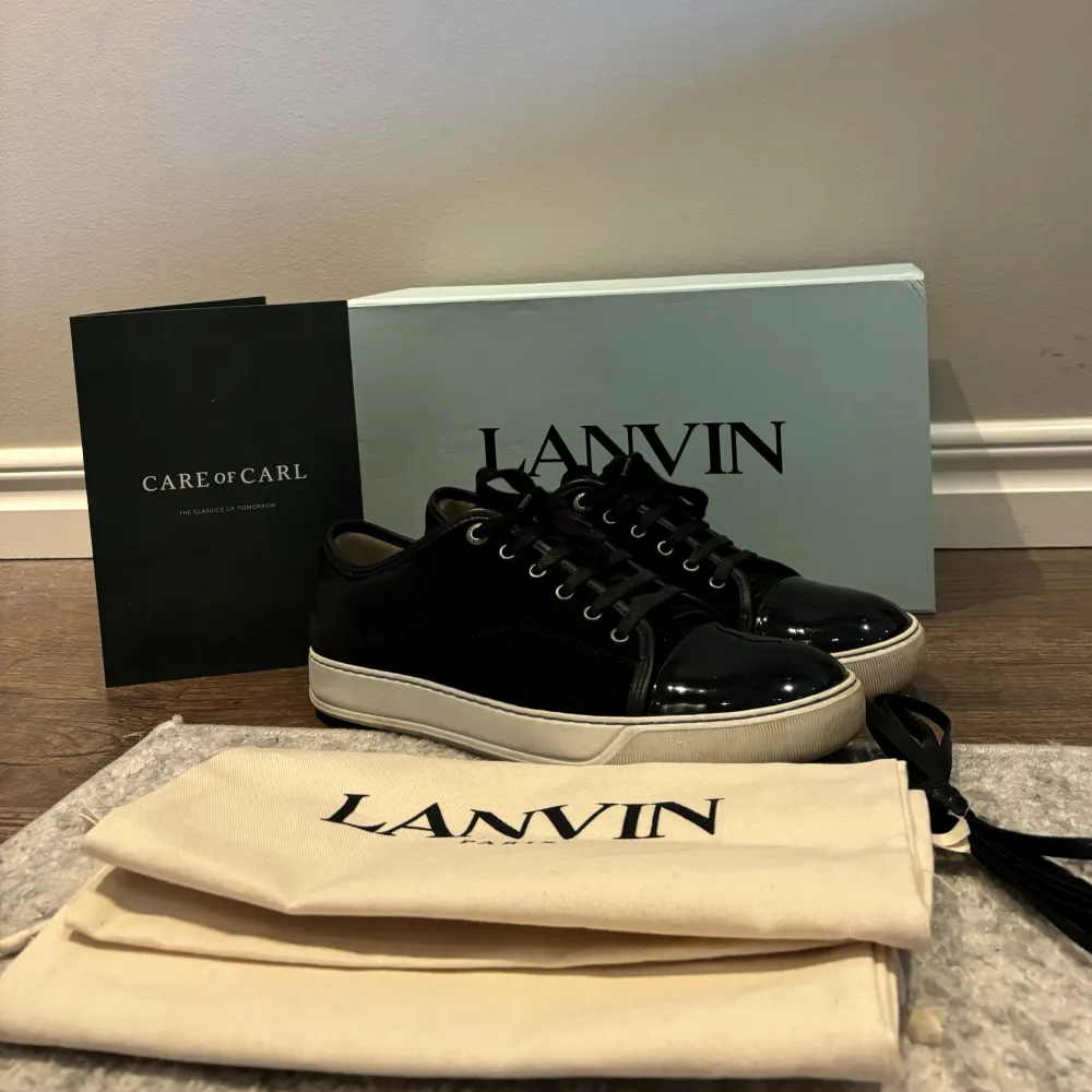 intressekoll På ett par lanvin skor i storlek 43 Använda men i mycket gott skick! Skicka pm vid frågor eller fler blider:) (Pris är inte hugget i sten utan går att diskutera). Skor.