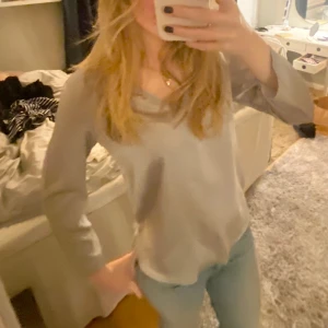 Satin Blus  - Så fin satin blus från Mango!💋
