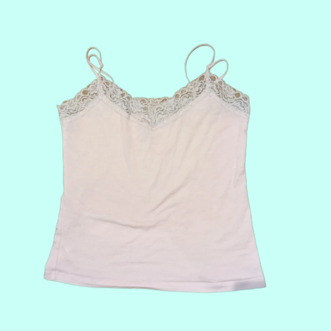 Ljus rosa linne med spets