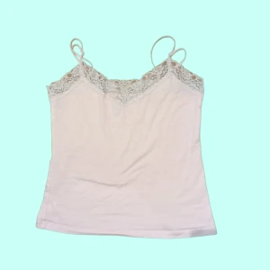 Ljus rosa linne med spets - Jätte fint ljus rosa linne med spets