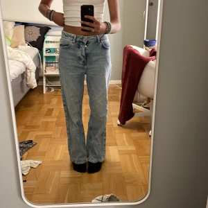 Wide jeans - De är u bra skick och ganska långa 
