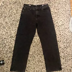 Svarta Jack&jones jeans  Aldrig använda Storlek 164/14Y säljs nu för 200:- Nypris 500:-
