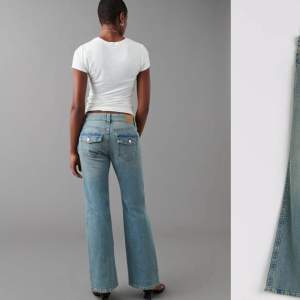 Knappt använda nya jeans från Gina tricot med fickor baktill, säljer då de är lite förstora för mig tyvärr då dom få gånger jag använt dom gått på dom så  är lite slitna vid hälen💕💕