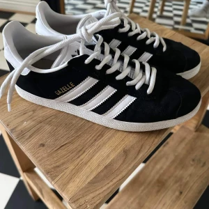 Adidas Gazelle 38.5 - Fint skick