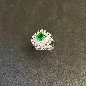 Green gemstone platinum ring