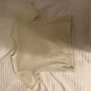 Stickat T-shirt  - Super snygg stockar T-shirt ifrån zara som e slutsåld💞