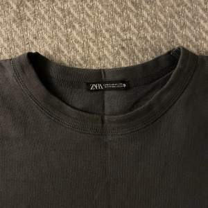 Mörk grå långärmad tröja, använd 1-3 ggr!✨✨
