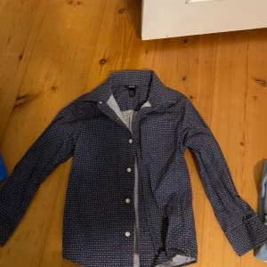 Skjorta  - Bra skick, använd få gånger