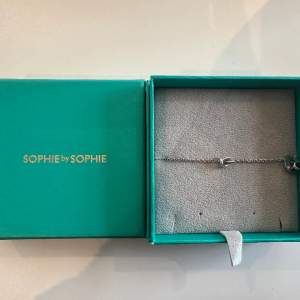 Helt oanvänt armband från Sophie by Sophie. Modellen heter ”knot bracelet” och kostar 990 nypris.