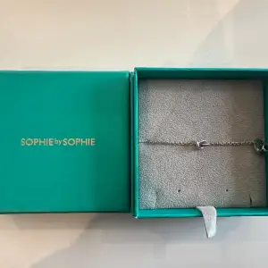 Helt oanvänt armband från Sophie by Sophie. Modellen heter ”knot bracelet” och kostar 990 nypris.