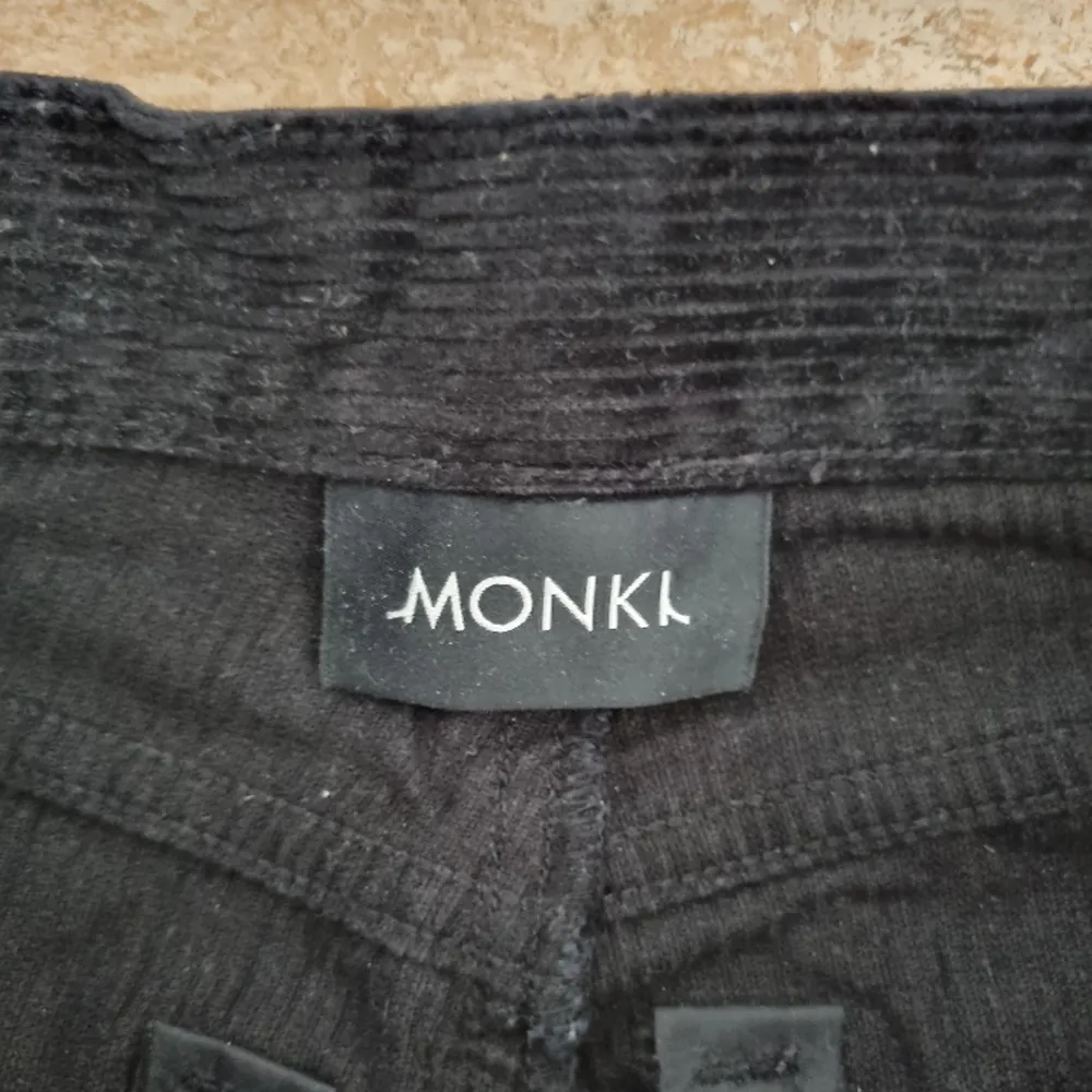 Använt 2 eller 3 gånger.  Köpt från Monki  Strl S.. Jeans & Byxor.