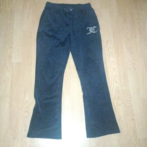 juicy byxor  - använda ett par gånger, därför lågt pris