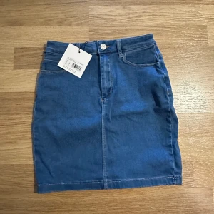 Kort kjol  - Kjol från Missguided storlek XS, oanvänd! 