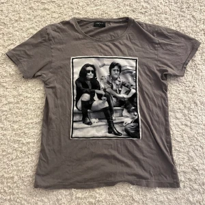 Limitatio t-shirt  - Säljer nu min as feta o trendiga Limitatio t-shirt i skicket 8/10 finns ett hål (bild 3) som inte märks, men inget annat än de. Ny pris 1799kr mitt pris 375kr. Hör av dig vid funderingar o pris kan alltid diskuteras vid snabb affär mvh Malte.resell