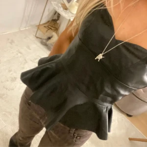 Festtopp - Lägger upp annonsen igen med gratis frakt!!🌟🌟