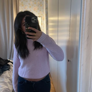 Virkad tröja - Tröja från zara, jätte fin rosa/lila färg som är perfekt till sommaren. Använd fåtal gånger