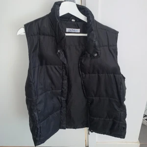 Väst  - Storlek 46/48 men sitter som en M/L  I nyskick
