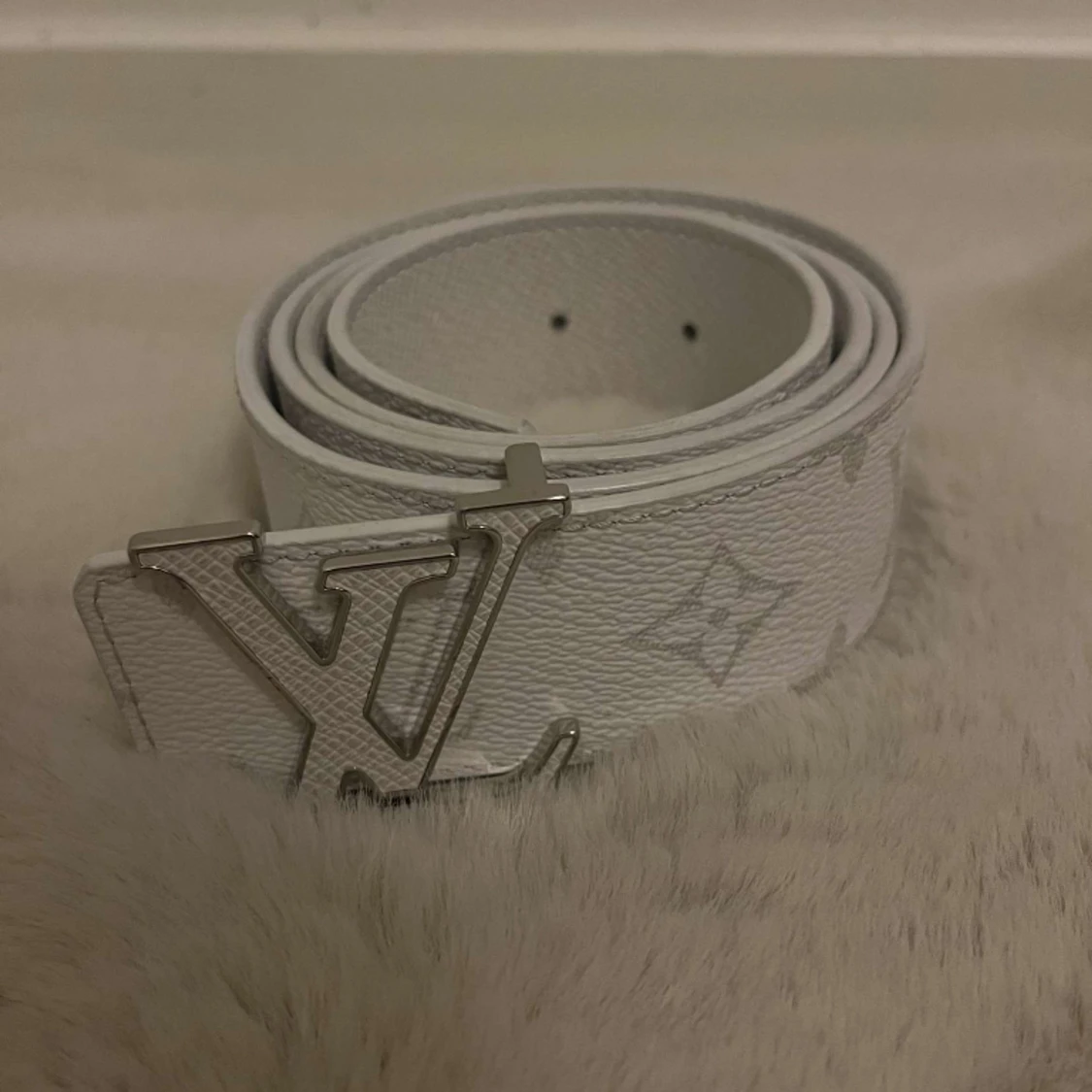 LV Initiales 40mm Reversible Belt - 90