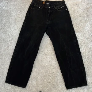 Sweet skateboards jeans - Säljer mina sweet skateboard jeans då dom var för små. Använda 1 gång. Storlek small