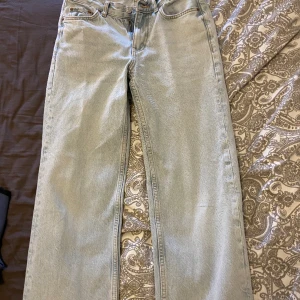 Gina jeans - Köptes ganska nyligen i gina tricot och köptes för 500 och säljer för 250
