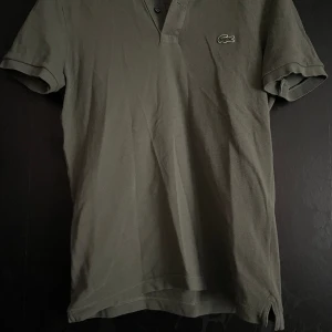 Lacost piké - Lacost piké storlek xs använd cirka 5 gånger då den inte är riktigt min stil. Väldigt bra skick 9/10