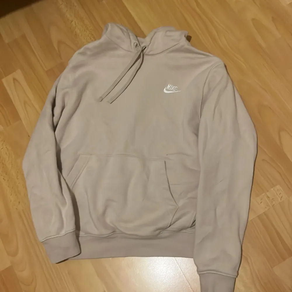 Jätte fin oanvänd Nike hoodie, säljs för att den inte kommer till användning. Hoodies.