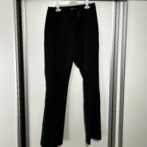 BIKBOK VILMA KOSTYMBYXOR - Har 1 par i 40 och 1 par i 38  Båda paret är i bra skick men använda 