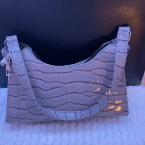 Väska  - Axelväska 