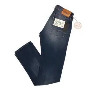 Replay jeans i modellen Rocco | Nyskick med tags på, storlek 30 midja 34 längd. Modellen Rocco är i slim fit, nypris 1600-mitt pris 899 men kan diskuteras!